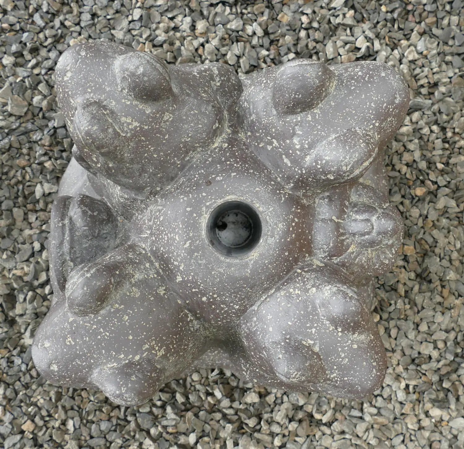  Product image 3 of the product “Frog umbrella stand made of cast stone, 32cm height, with plastic pipe inside (48mm diameter, 25cm depth), 1 set with metal pipe (45mm diameter, 40cm Height) ”